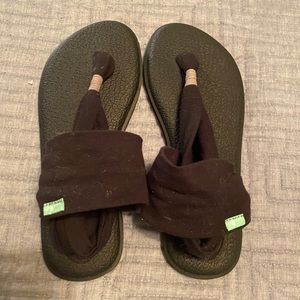 BNWOT Sanuk Yoga Flips